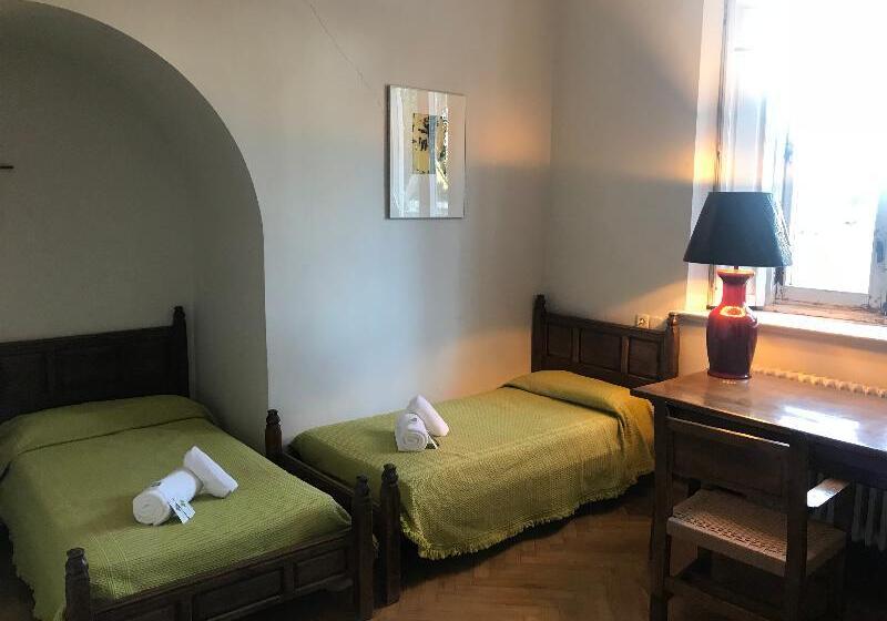 Номер Стандарт, Hospederia Santa Cruz