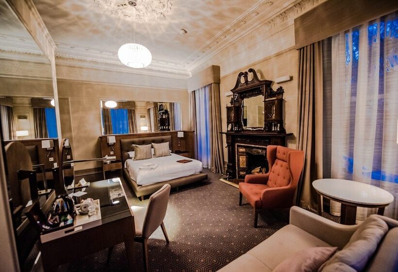 이그제큐티브 룸, Lynnhurst