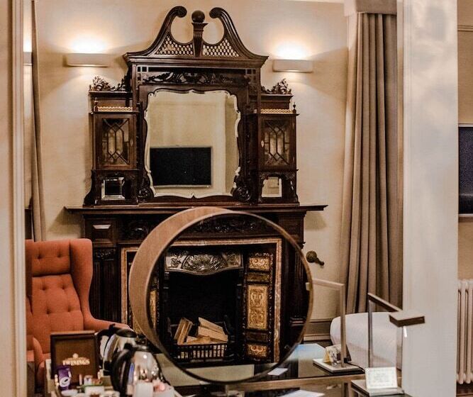 이그제큐티브 룸, Lynnhurst