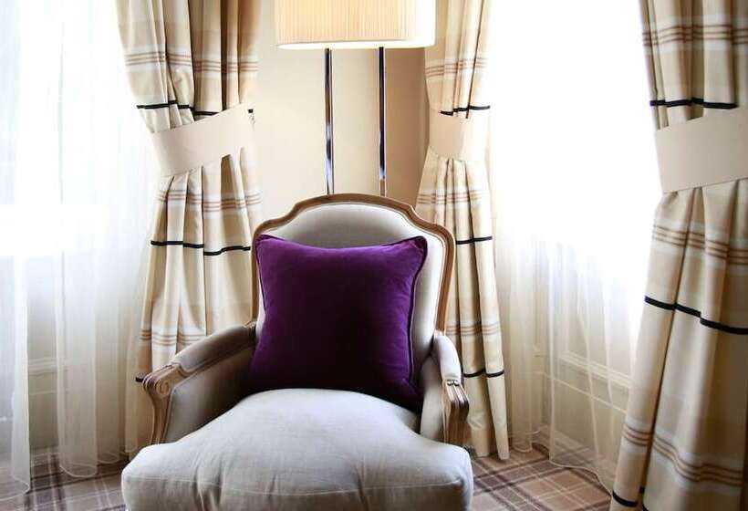 이그제큐티브 룸, Lynnhurst