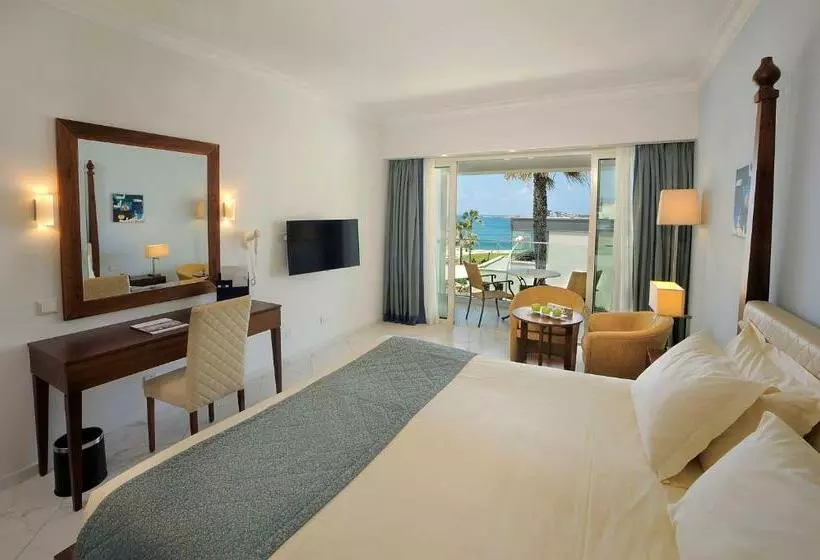 اتاق سوپریور با چشم‌انداز جانبی دریا, Olympic Lagoon Resort Paphos
