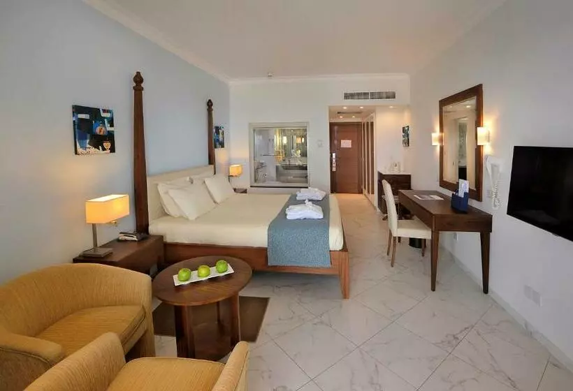 اتاق سوپریور با چشم‌انداز جانبی دریا, Olympic Lagoon Resort Paphos