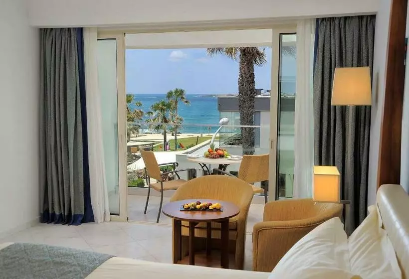 اتاق سوپریور با چشم‌انداز جانبی دریا, Olympic Lagoon Resort Paphos