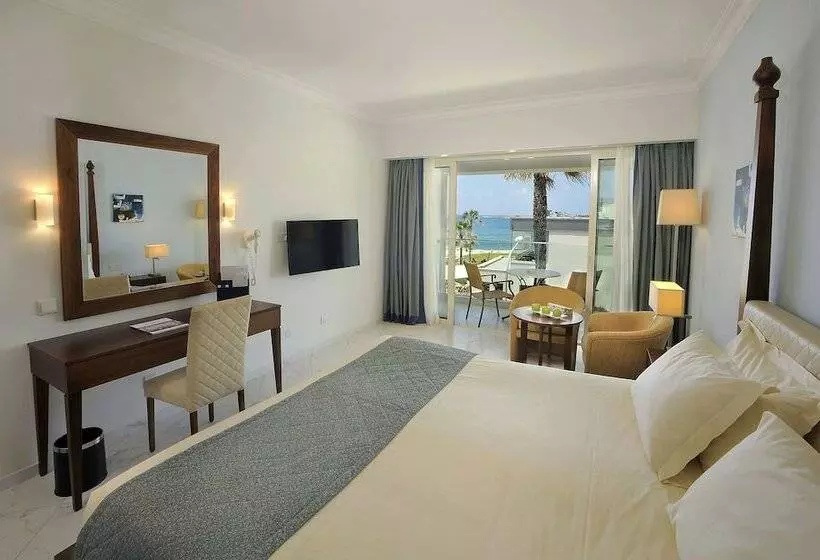اتاق سوپریور با چشم‌انداز جانبی دریا, Olympic Lagoon Resort Paphos