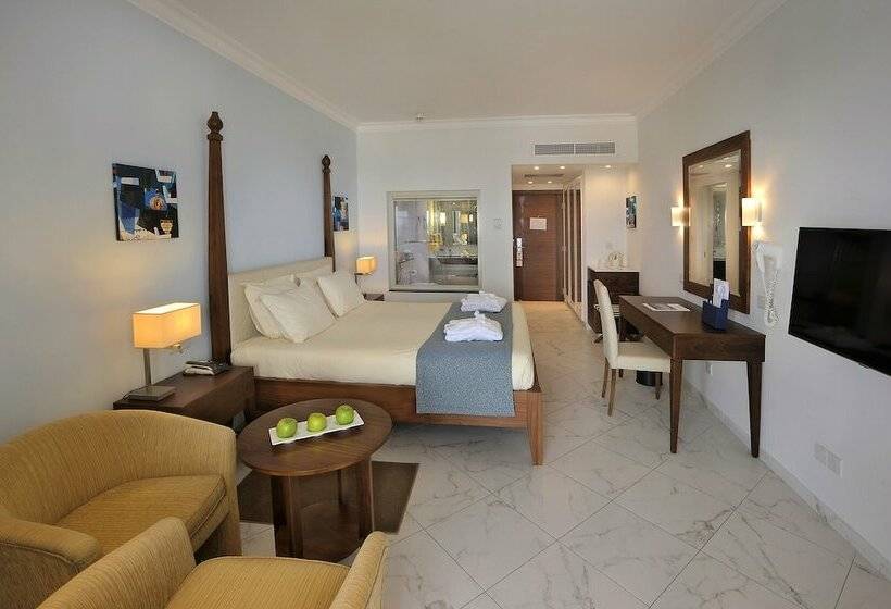 غرفة سوبيريور ذات إطلالة جانبية على البحر, Olympic Lagoon Resort Paphos