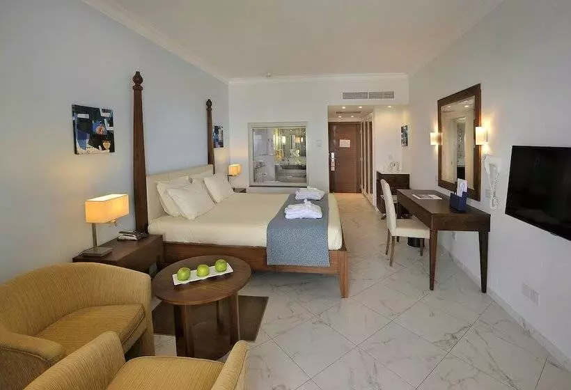 اتاق سوپریور با چشم‌انداز جانبی دریا, Olympic Lagoon Resort Paphos