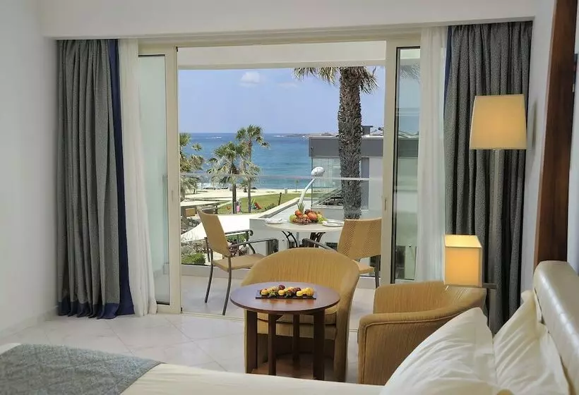 اتاق سوپریور با چشم‌انداز جانبی دریا, Olympic Lagoon Resort Paphos