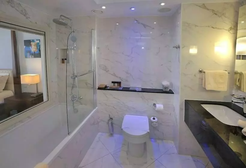 اتاق سوپریور با چشم‌انداز جانبی دریا, Olympic Lagoon Resort Paphos