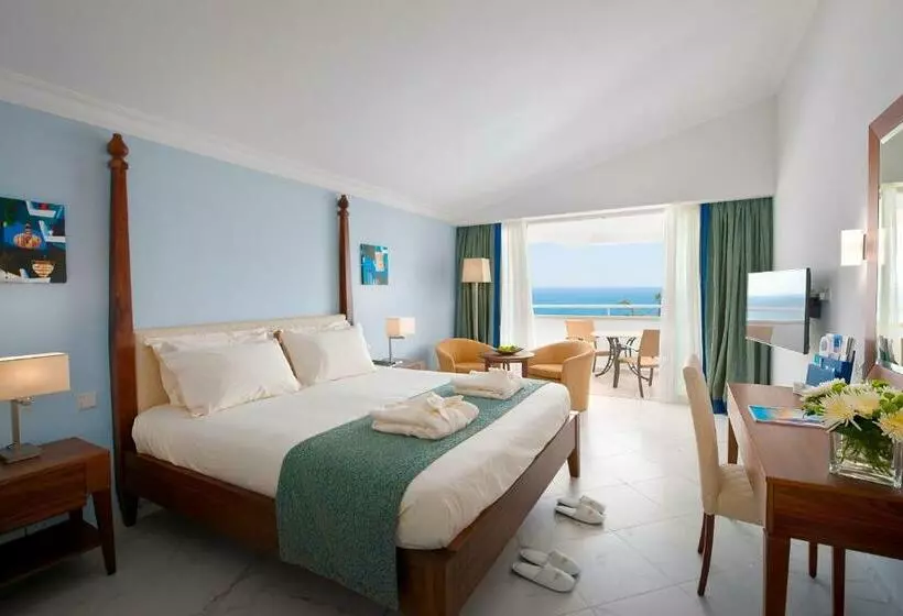 اتاق سوپریور با چشم‌انداز دریا, Olympic Lagoon Resort Paphos