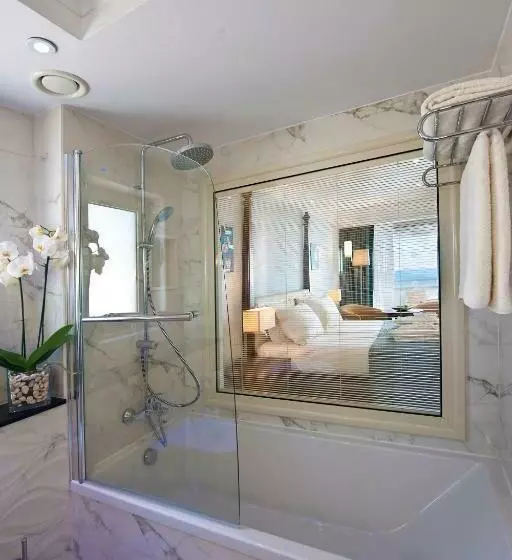 اتاق سوپریور با چشم‌انداز دریا, Olympic Lagoon Resort Paphos
