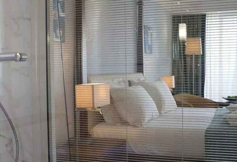 اتاق سوپریور با چشم‌انداز دریا, Olympic Lagoon Resort Paphos