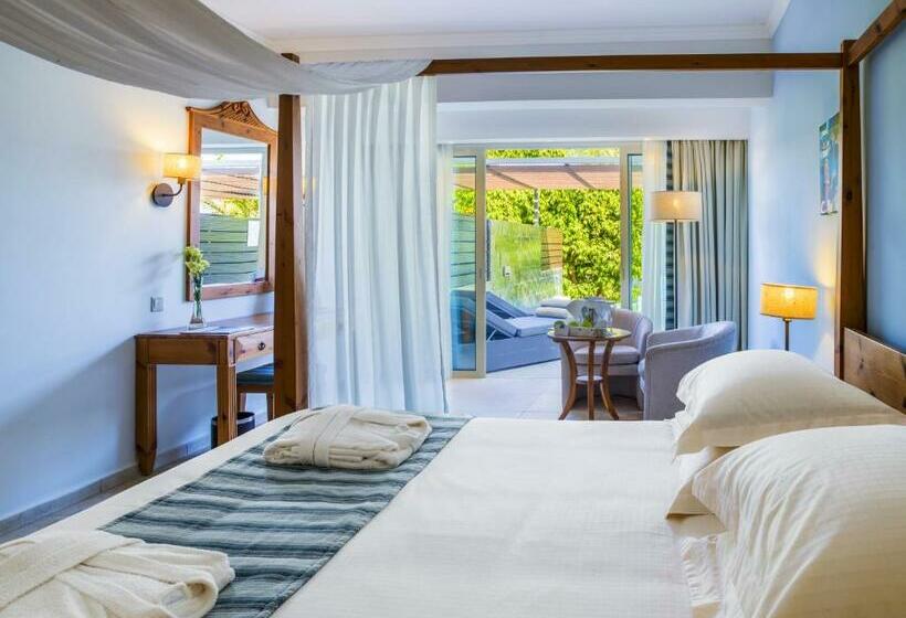 Полулюкс Одноместный с Террасой, Olympic Lagoon Resort Paphos