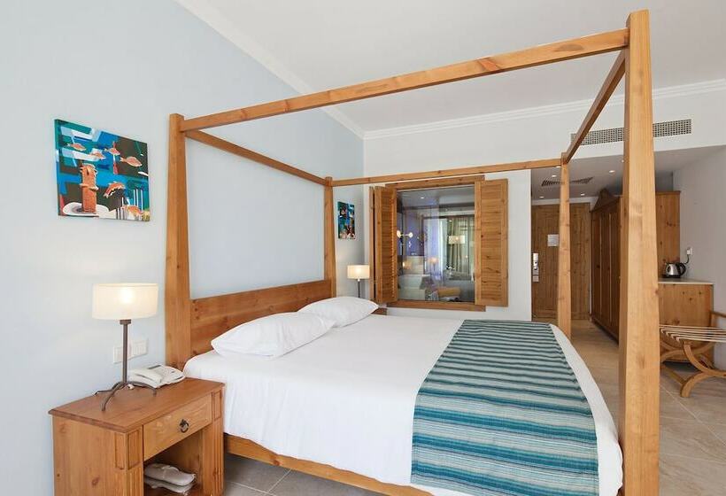 סוויטת ג'וניור עם טרסה, Olympic Lagoon Resort Paphos