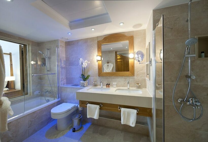 جناح جونيور مزوَّد بتراس, Olympic Lagoon Resort Paphos