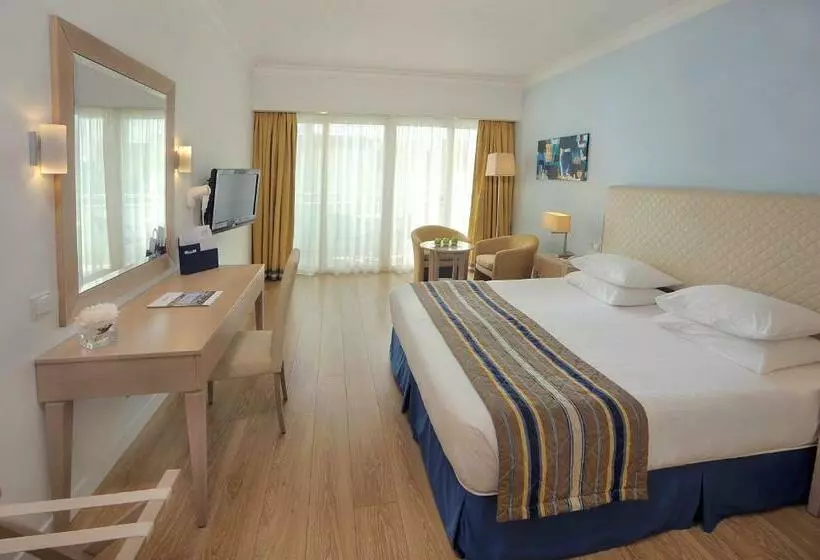 اتاق لوکس با چشم‌انداز دریا, Olympic Lagoon Resort Paphos