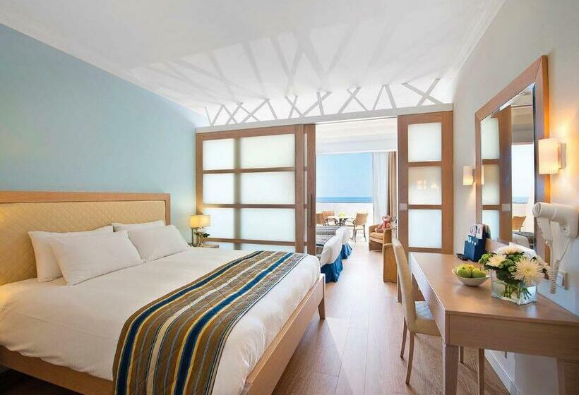 اتاق خانوادگی با چشم‌انداز دریا, Olympic Lagoon Resort Paphos