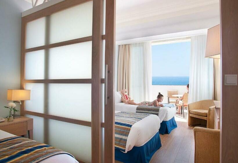 חדר משפחתי נוף לים, Olympic Lagoon Resort Paphos