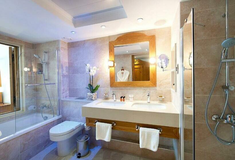 جناح جونيور مزوَّد بحمام سباحة, Olympic Lagoon Resort Paphos