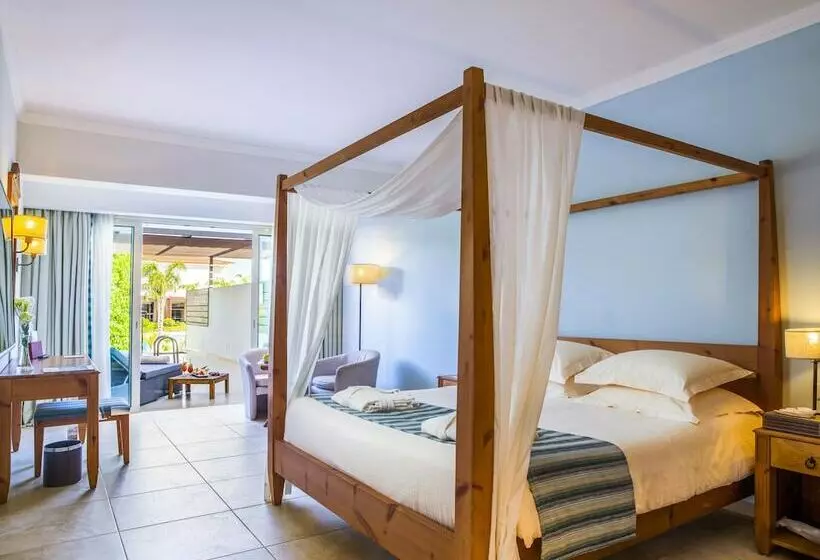 سوئیت جونیور با استخر, Olympic Lagoon Resort Paphos