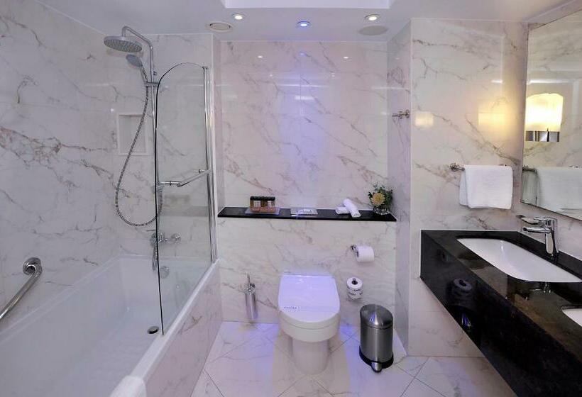 סוויטת ג'וניור נוף לים, Olympic Lagoon Resort Paphos