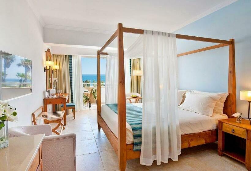 سوییت جونیور با چشم‌انداز دریا, Olympic Lagoon Resort Paphos