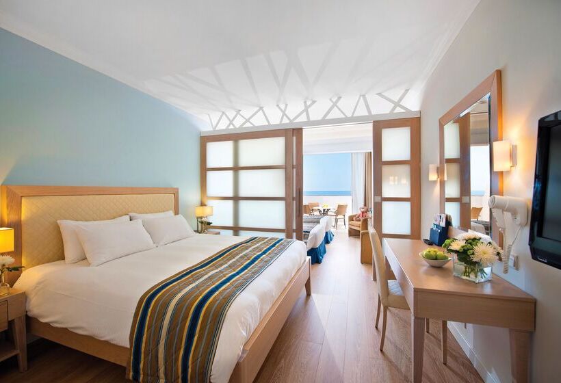 סוויטת ג'וניור משפחתית, Olympic Lagoon Resort Paphos