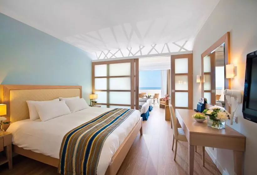 سوئیت جونیور خانوادگی, Olympic Lagoon Resort Paphos