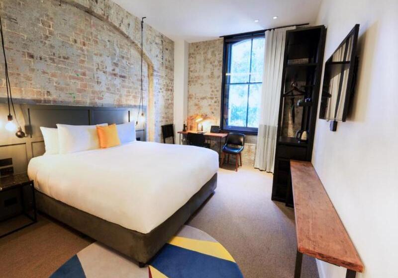 اتاق لوکس با تخت بزرگ, Woolstore 1888, Sydney   Handwritten Collection