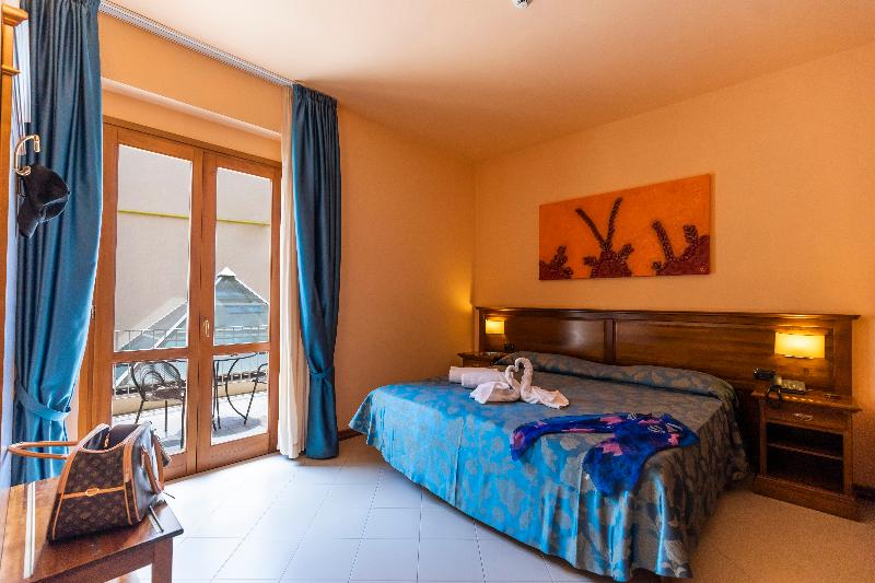 Номер Стандарт, Tropis