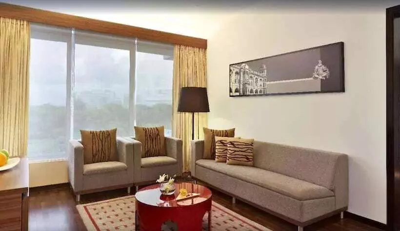 デラックススイート, Vivanta Kolkata Em Bypass