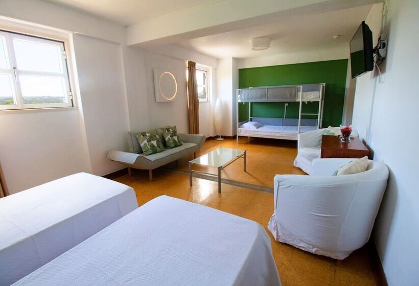 ファミリールーム, Wot Sintra Sarrazola