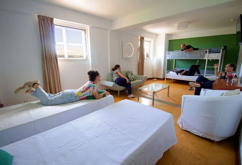 ファミリールーム, Wot Sintra Sarrazola