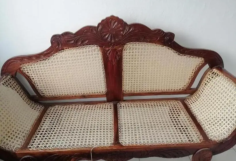 اتاق خانوادگی, Knt Villa