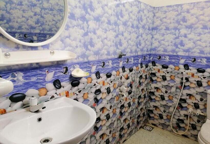 חדר משפחתי, Knt Villa