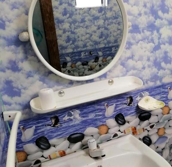 חדר משפחתי, Knt Villa