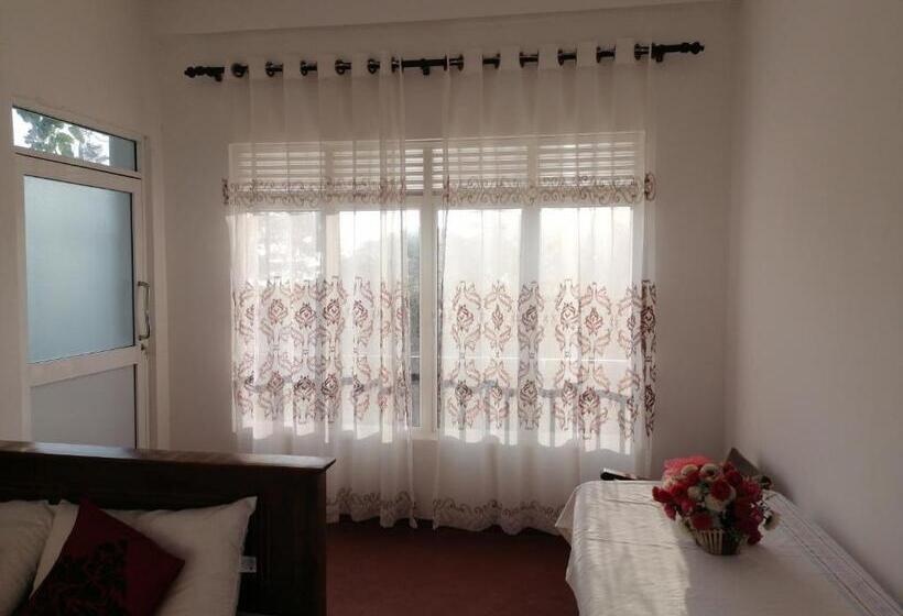 חדר משפחתי, Knt Villa