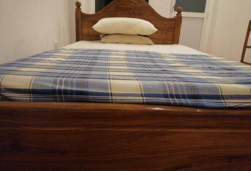 חדר משפחתי, Knt Villa