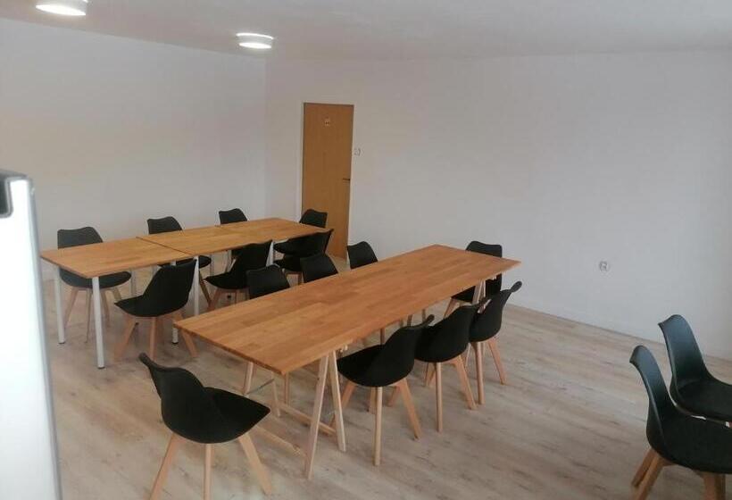 Семейное Студио, Chata Dom Horskej Služby Jasna