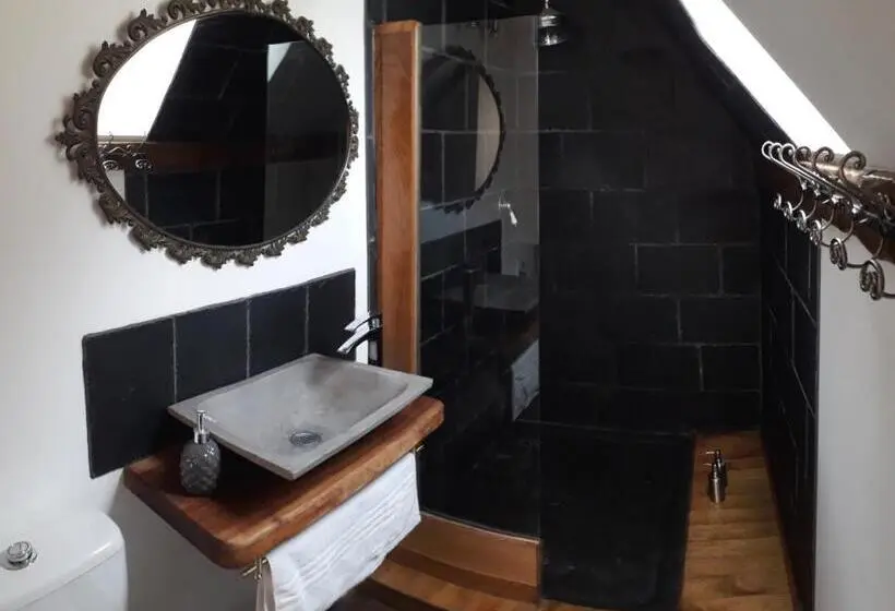 デラックストリプルルーム, Chambres D Hôtes Les Chatougoulis