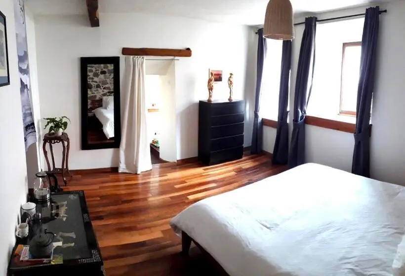 デラックストリプルルーム, Chambres D Hôtes Les Chatougoulis