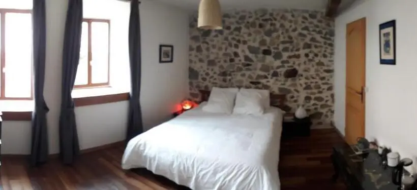 デラックストリプルルーム, Chambres D Hôtes Les Chatougoulis