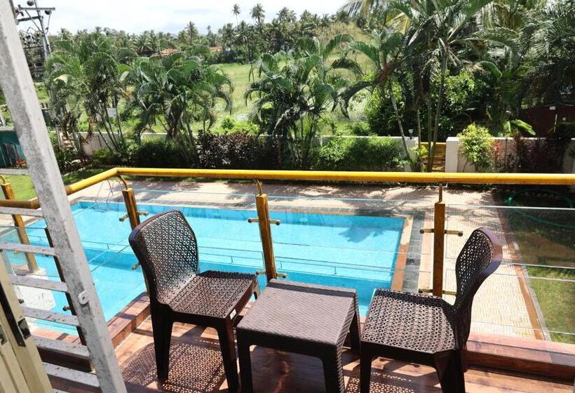 غرفة قياسية مطلّة علي حمام السباحة, Nilaya Nest Away