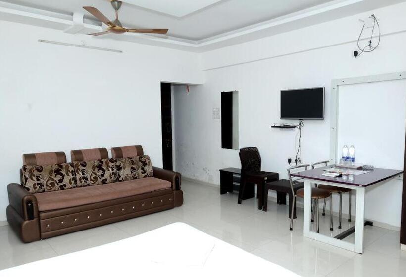 غرفة عائلية, Nilaya Nest Away