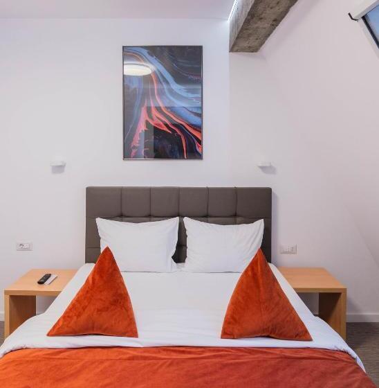 スタンダードルーム, Urban