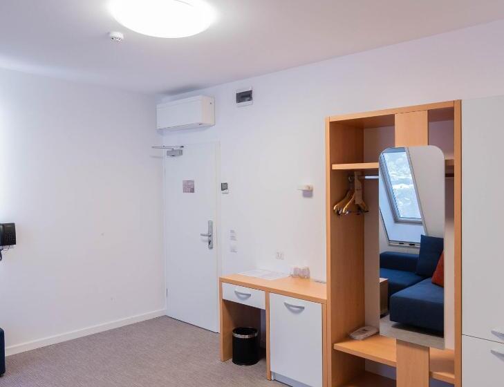 デラックスルーム, Urban