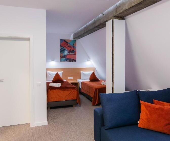 デラックスルーム, Urban