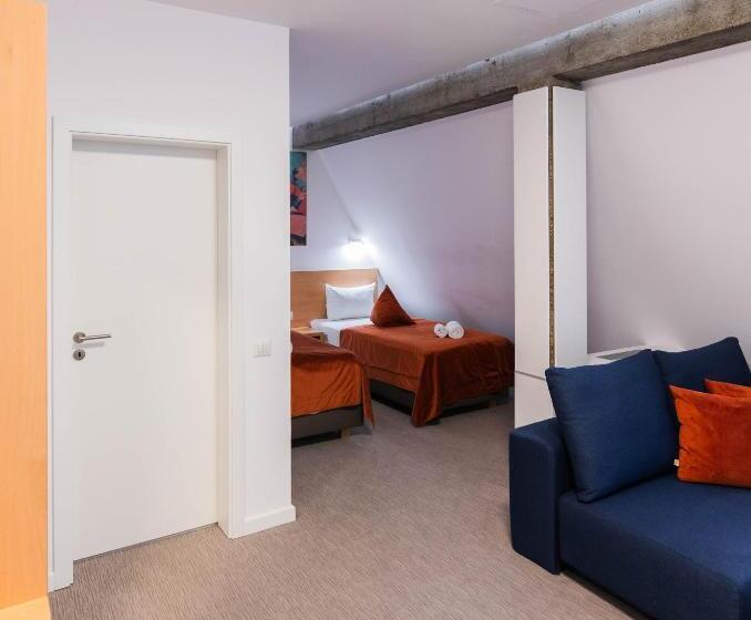 デラックスルーム, Urban