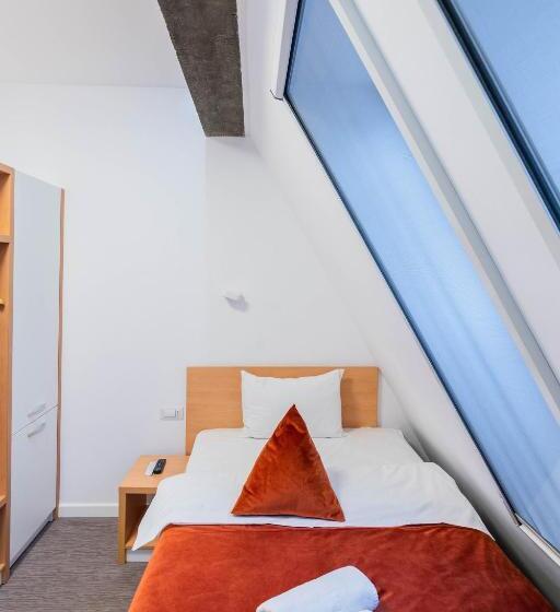 スタンダードシングルルーム, Urban