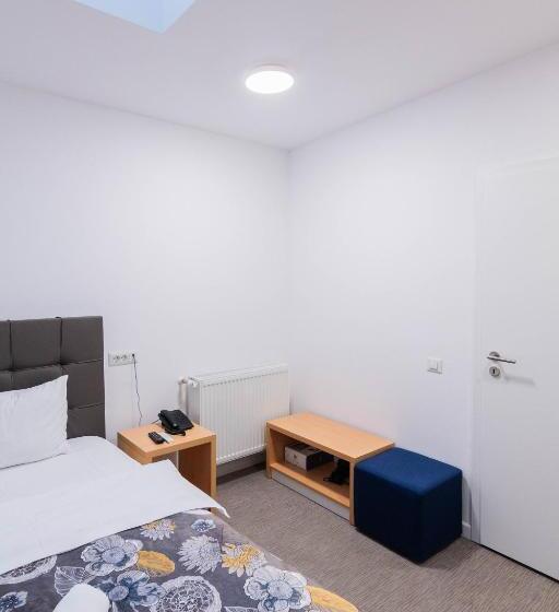 スタンダードシングルルーム, Urban