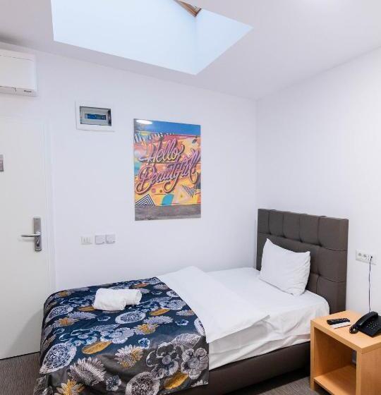 スタンダードシングルルーム, Urban